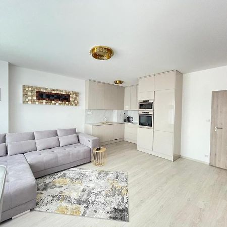 New Luxury City Centre Apartment With Panoramic View, Free Parking Bratislava Luaran gambar