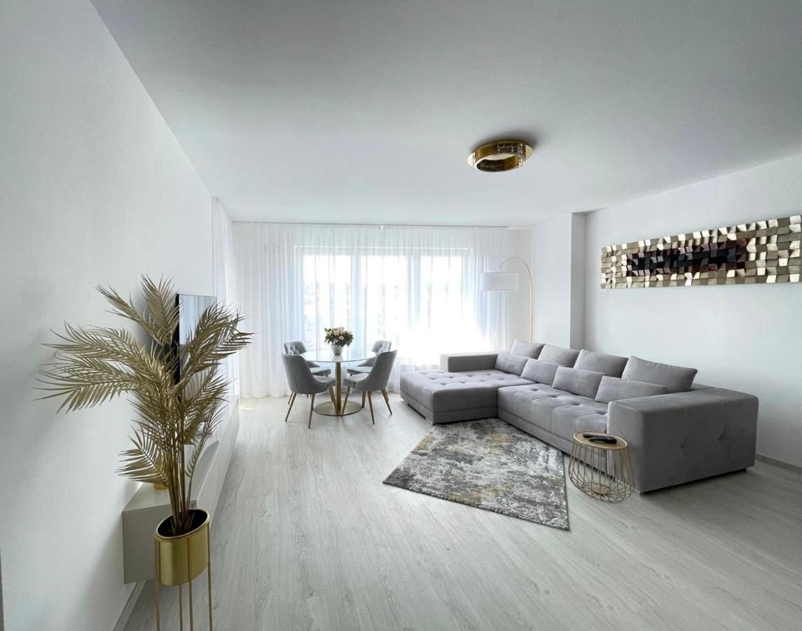 New Luxury City Centre Apartment With Panoramic View, Free Parking Bratislava Luaran gambar