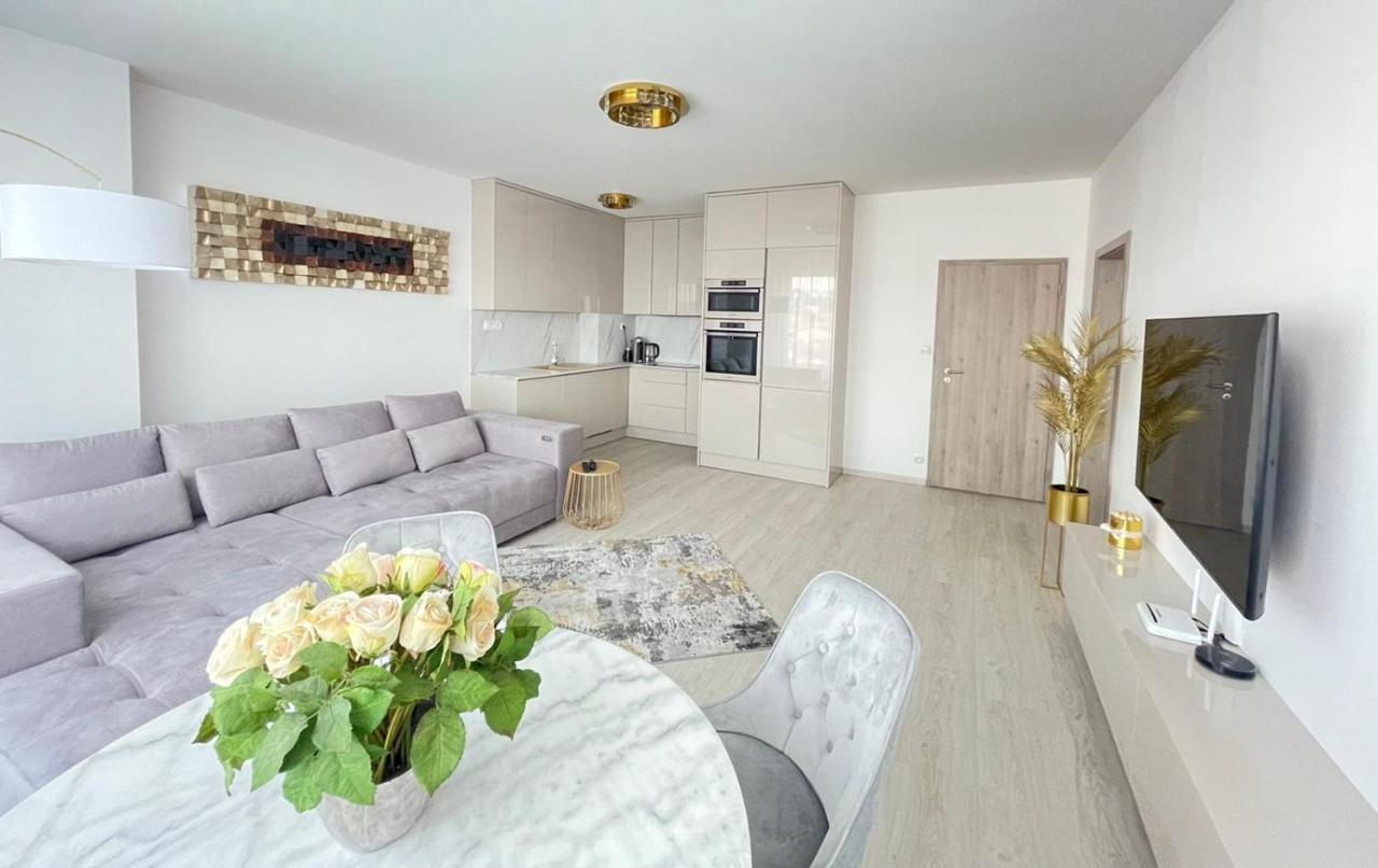 New Luxury City Centre Apartment With Panoramic View, Free Parking Bratislava Luaran gambar
