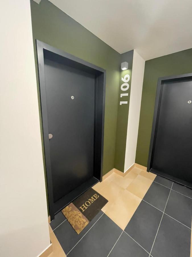 New Luxury City Centre Apartment With Panoramic View, Free Parking Bratislava Luaran gambar
