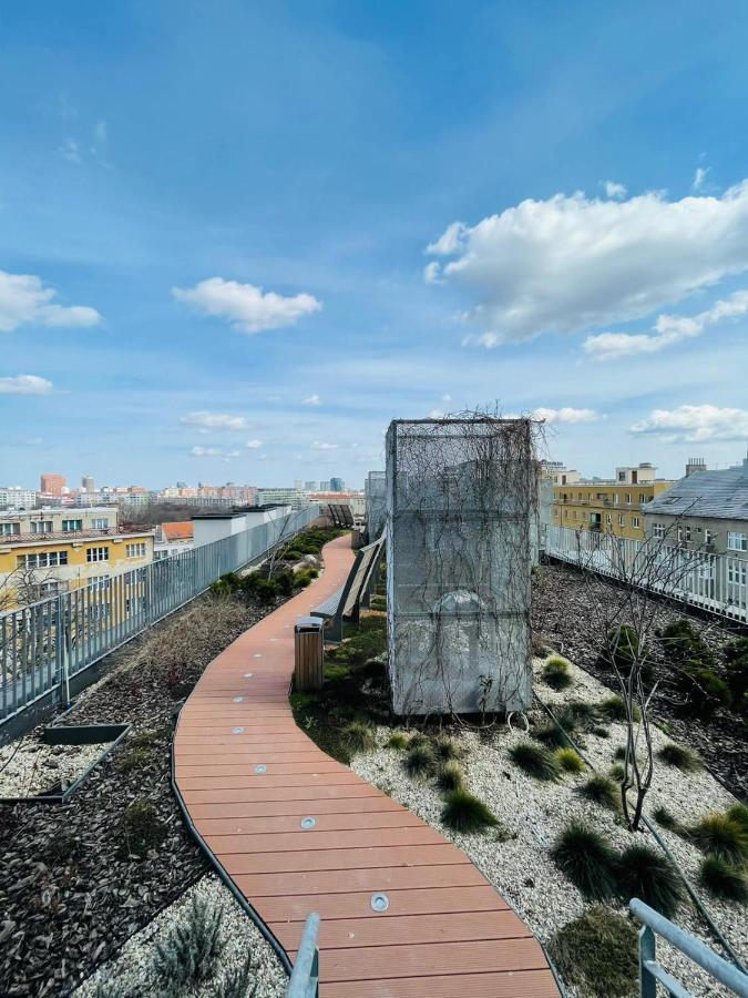 New Luxury City Centre Apartment With Panoramic View, Free Parking Bratislava Luaran gambar