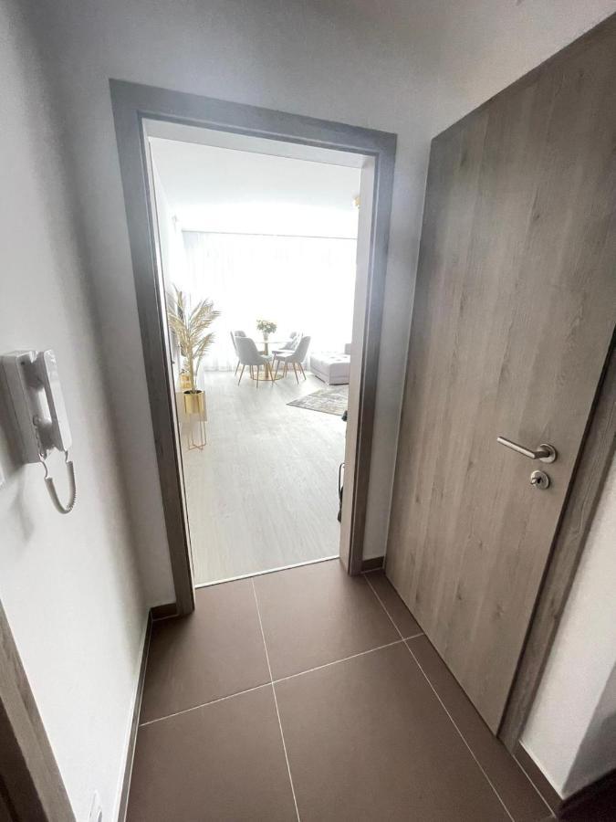 New Luxury City Centre Apartment With Panoramic View, Free Parking Bratislava Luaran gambar