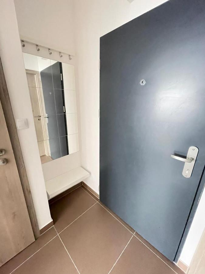 New Luxury City Centre Apartment With Panoramic View, Free Parking Bratislava Luaran gambar